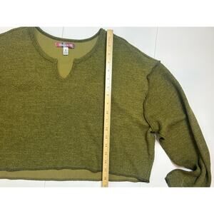 Urban Outfitters Size LG Woman's Crop Shirt Green V-Neck